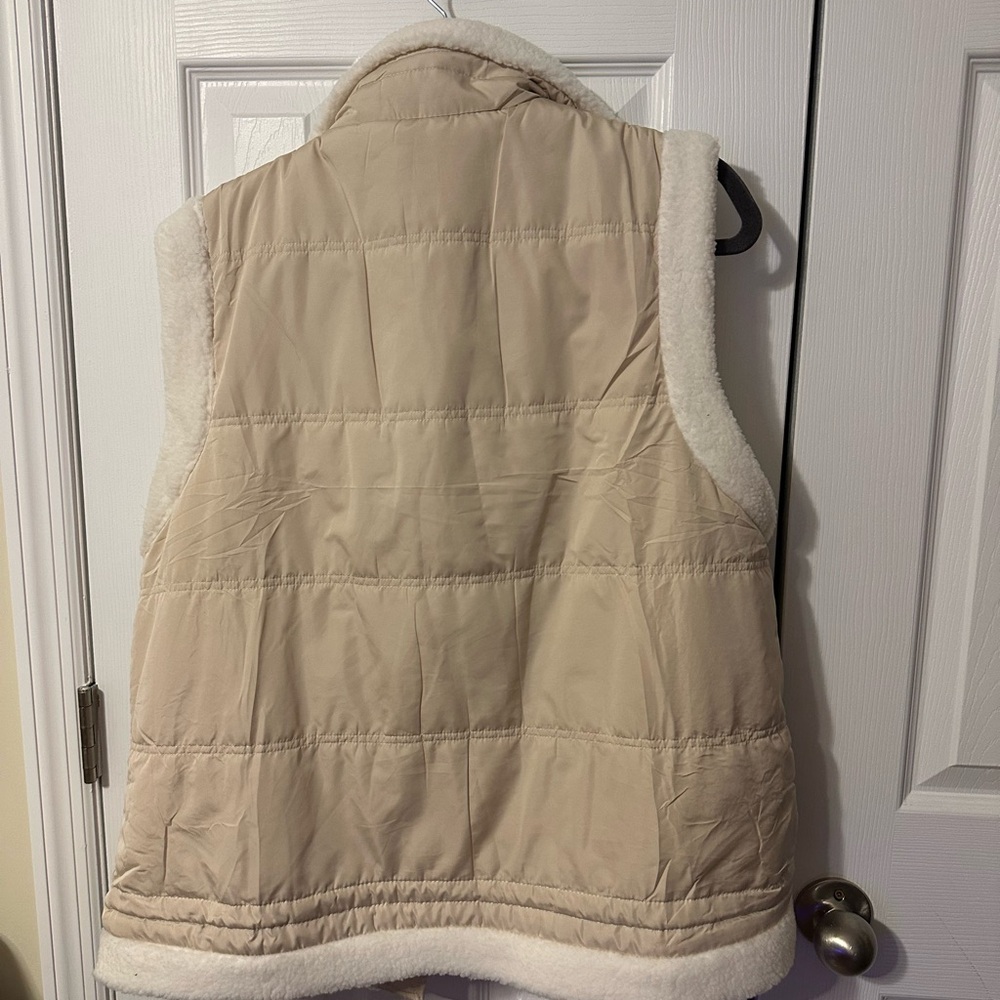 Beige and White Quilted Vest with Fleece Lining Size small - Picture 2 of 3
